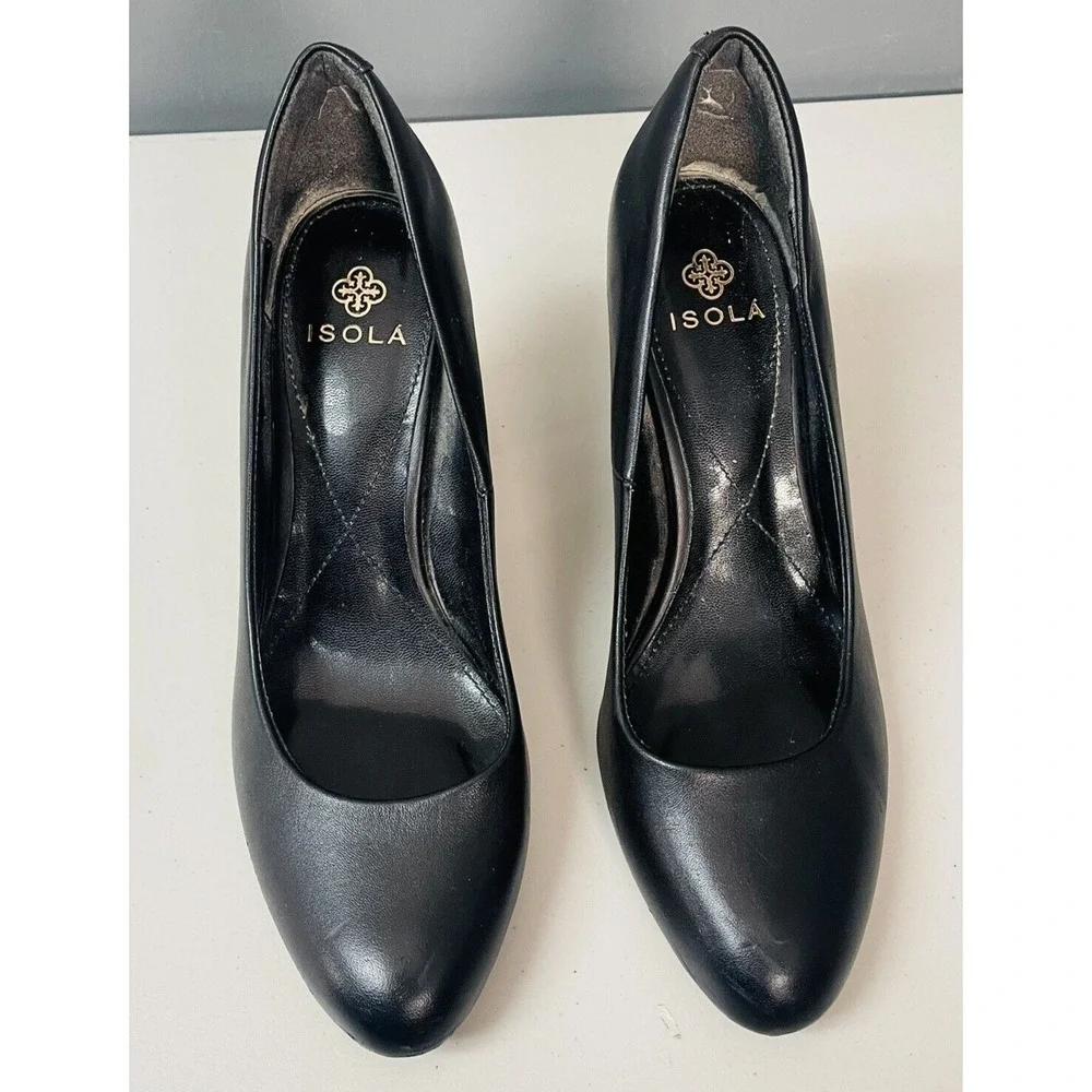 Isola 9M Black Wooden Stacked Block Heel Round Toe Classic Pumps City Minimalist